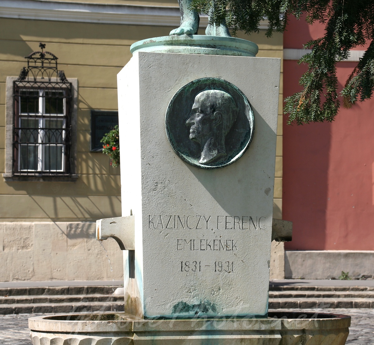 Kazinczy kút a Bécsikapu téren