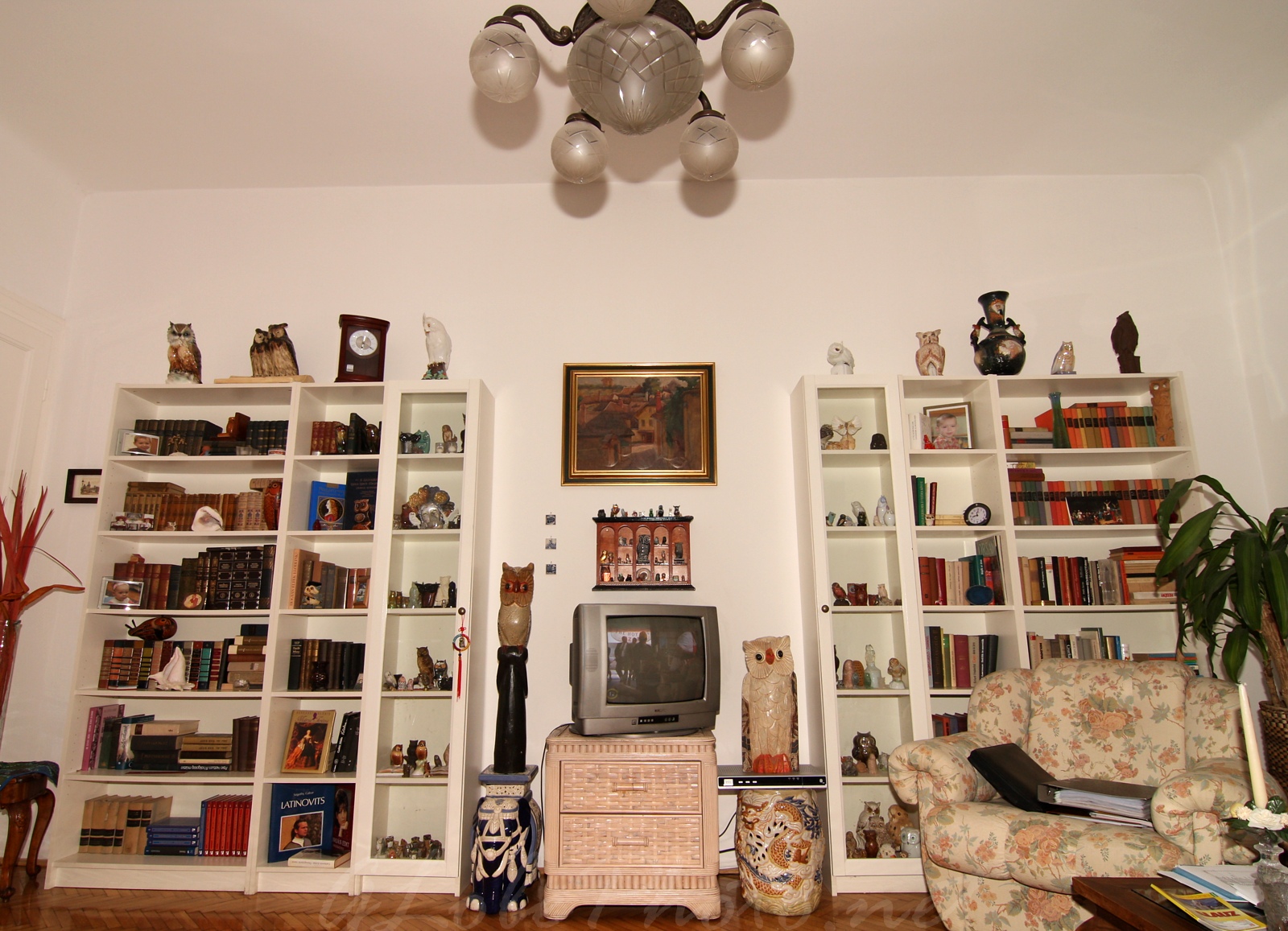 Polc festménnyel, baglyokkal, könyvekkel - Bookshelf with picture, owls and books