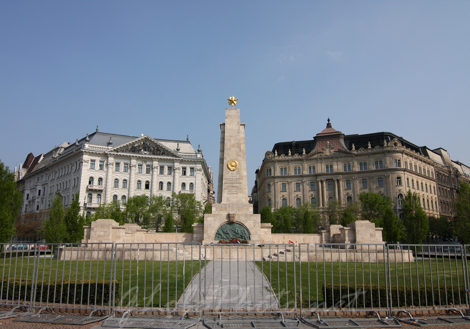 Szabadság tér, avagy a magyar szarkazmus nagysága