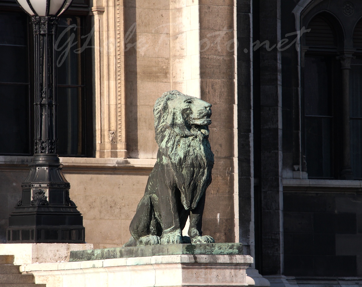 Országház bejárati oroszlán
