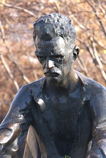 József Attila szobra